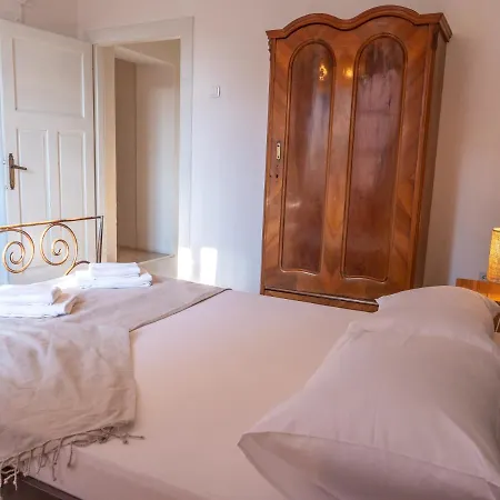 Casa Gojave - Authentic Hvar House With Garden בית נופש חוואר