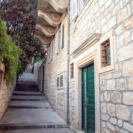 בית נופש Casa Gojave - Authentic Hvar House With Garden חוואר