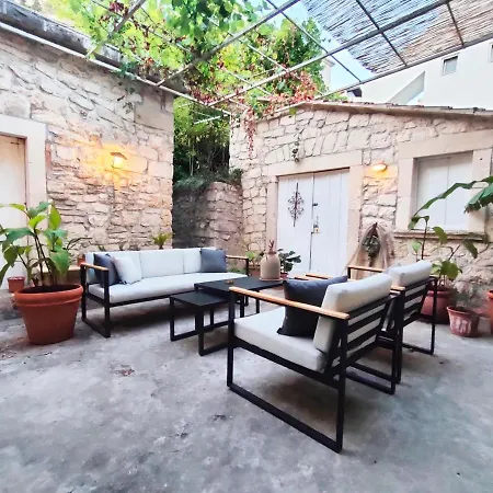 Casa Gojave - Authentic Hvar House With Garden בית נופש