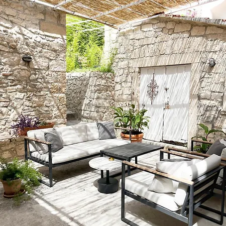 Casa Gojave - Authentic Hvar House With Garden בית נופש