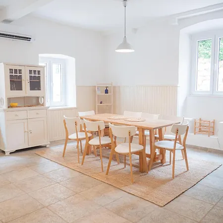 בית נופש Casa Gojave - Authentic Hvar House With Garden *